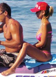 Η θεσσαλονικιά βουλευτής, έλενα ράπτη, τραβάει το βλέμμα όλων ακόμα και μέσα στηβουλή με τα αυστηρά ταγέρ της. H Elena Rapth Bazei Fwtia Sta Mpikini Ths