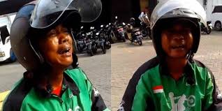 Viral, prank tante vs ojol bikin ngilu adegannya.! Hentikan Prank Ojol Mereka Sedang Bekerja Mencari Nafkah Bukan Untuk Dipermainkan Halaman All Kompasiana Com