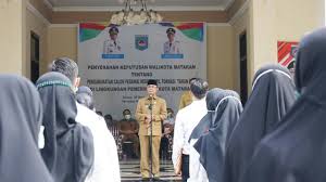 Kita bisa mendapatkannya dengan mudah. Wali Kota Serahkan Sk Cpns Formasi Tahun 2019 Lingkup Pemerintah Kota Mataram Bagian 1