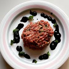 Rehtatar Mit Holundersauce Essen Lebensmittel Essen Tatar