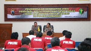 July 25, 2021 pada kesempatan kali ini saya bagikan mengenai contoh soal tes kesehatan jiwa yang akan di lakukan sebelum melaksanakan urutan urutan tes di polri, yaitu pada kesehatan jiwa atau di sebut dengan keswa yang banyak calon calon siswa polri sering gagal di tahap ini, padahal bentuk tesnya tertulis dan belum online. Pemegang Senjata Api Harus Lolos Tes Kesehatan Jiwa Berikut Alasannya Tribun Jateng