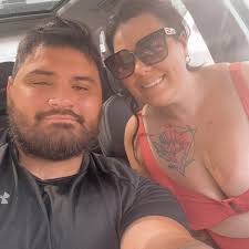 Looking for a Female Fitness Trainer and Dietician. Hello everyone, I'm  currently looking for a qualified female trainer who also has expertise in  nutrition or dietetics. The ideal candidate should be able