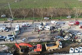 Çarpmanın etkisiyle tir devrilirken, olay yerine itfaiye, sağlık ve polis ekibi sevk edildi. Vstzrnhj2iwoom