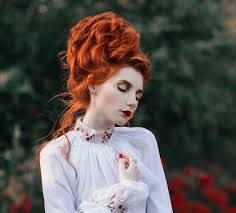 In 1900, the victorian age was drawing to a close, and a whole new age of hairstyles came onto the scene. Hairstyles Through History