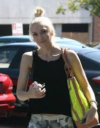 However, she just picked up the brush to define her eyebrows, which means she was wearing no makeup. Gwen Stefani Without Makeup Pictures How She Looks Naturally