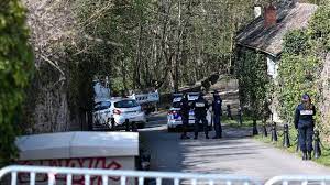 Quatre malfaiteurs cagoulés et armés ont fait irruption au domicile de bernard tapie, dans la nuit de samedi à dimanche. Ce Que L On Sait Du Cambriolage Et De L Agression De Bernard Tapie Et De Son Epouse L Express