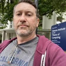 Rob Hoey's Instagram, Twitter & Facebook