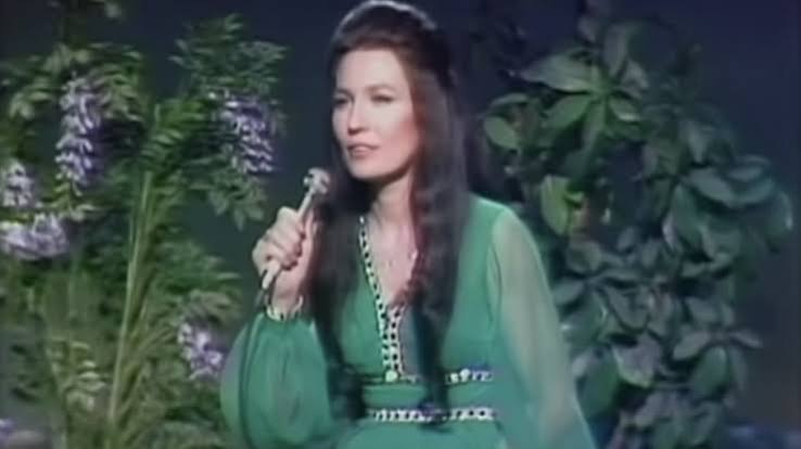 Flashback: See Loretta Lynn Sing Conway Twitty's 'Hello Darlin''
