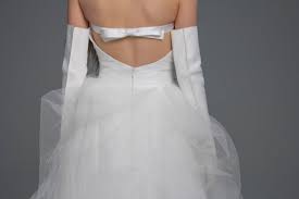 Wir fertigen atemberaubende brautkleider für modebewusste bräute wie sie. Vera Wang X Pronovias Brautkleider Einer Kult Designerin Die Chic Und Bezahlbar Sind Vogue Germany