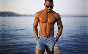 Les culottes taille haute mettront en valeur les morphologies dites en sablier. Dix Beaux Shorts De Bain Pour Retrouver La Liberte Cet Ete Essential Homme