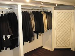 Il settore dell' abbigliamento è un settore in continua evoluzione e che richiedere sempre più novità e stravaganze dal mondo degli appassionati e non. Arredamento Per Negozio Di Abbigliamento Fadini Mobili Cerea Verona