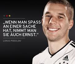 Dfb Die Nationalmannschaft Das Team Mittelfeld Lukas Podolski Dfb Mannschaft Deutschland Fussball Nationalmannschaft