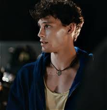 Nicholas Last's Instagram, Twitter & Facebook