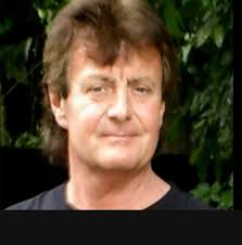 Er war so laut wie ein Presslufthammer und ist durch die Wohnung gehüpft  ... ABER: Die Wäsche wurde immer sauber ;-)