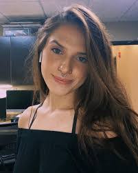 Hannah Herron's Instagram, Twitter & Facebook