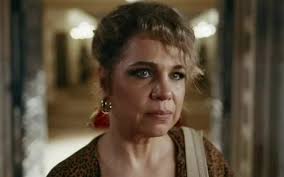 Pilar perde controle de fortuna para quem jamais imaginaria em Quem Ama Cuida