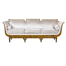 Das hochwertige 3er sofa im zeitlosen design ist der mittelpunkt in ihrem wohnzimmer. Alexander Dreisitzer Desaive Design