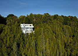 Ben and erin napier help a former laurel, mississippi resident, returning home after more than 30 years away, convert a small vintage house with a dated kitchen into an open and airy retreat that's the perfect place to come home to. Richard Meier S Douglas House Joins Usa S Historic Places List