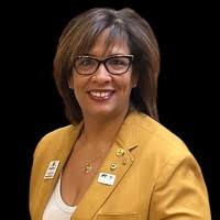 Ana Elliott's Instagram, Twitter & Facebook