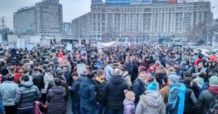 Membrii sindicatului cadrelor militare disponibilizate (scmd) protestează în fața palatului parlamentului, nemulțumiți de proiectul legii salarizării unitare, care prevede pentru soldații români un salariu de bază de 704 lei. Sindicatul Cadrelor Militare Disponibilizate OrganizeazÄƒ Azi Miting De Protest In BucureÈ™ti