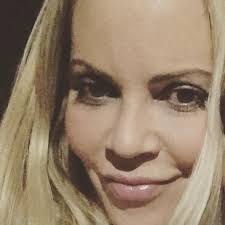 Nikki DeBartolo (@NikkiDeBartolo)