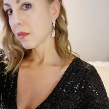 Getting ready for the Out of Hand Gala @sccpgh !!🥳🥳🥳 I love a good  party, especially when it helps a great organization! I also just love  dressing up! #gala #party #contemporarycraft #outofhand #