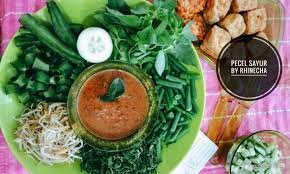 Segarnya sayur rebus, namun tak overcooked, berpadu dengan saus kacang creamy yang bercita rasa pas antara gurih, pedas, dan manis. Pecel Sayur By Rhinecha Langsungenak Com