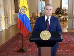 La cancillería argentina expresa su más enérgica condena al atentado que sufrió durante la tarde de hoy el helicóptero en el que se desplazaba el presidente de la república de colombia, iván duque, y se complace en saber que el primer mandatario y su comitiva están fuera de peligro. Presidente Ivan Duque Habla Hoy Sobre Ataque Contra Lucas Villa Vasquez Gobierno Economia Portafolio