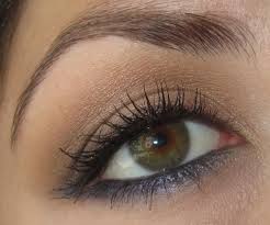 Hermosas quiero compartirles uno de los truquitos más fáciles para delinear los ojos de una manera súper sencilla y sin errores!!! Makeupholic Es Maquillaje De Ojos Paso A Paso Ahumado Dorado Delineado Azul