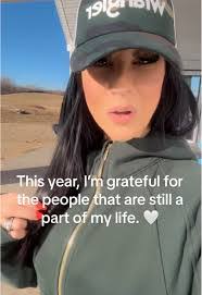 Shannon Dodds's Instagram, Twitter & Facebook