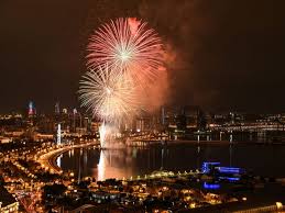 В центре сызрани прогремел традиционный праздничный салют в честь победы в великой салют продолжался около четырех минут и по традиции фоном звучала песня «день победы. V Baku Proshel Salyut Pobedy Foto Video 1news Az Novosti