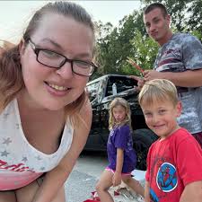 What are the pros and cons of living in Blackhawk Hills apartments in East  Moline?