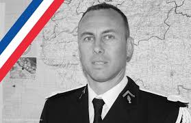 Arnaud Beltrame. Mort au service de ses concitoyens. Que son courage nous  inspire. Qu'il repose en paix au paradis des guerriers.