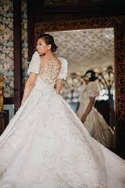 You Will Fall In Love With This Regal Filipiniana Wedding In Bataan Filipiniana Wedding Dress Filipiniana Wedding Colored Wedding Gowns