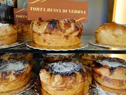 La zona tipica di produzione è la bassa pianura veronese. Storia Di Verona Torta Russa