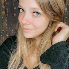 Ich bin eine lebensfrohe und neugierige person, die stets aufmerksam und offen der welt und deren lebewesen gegenüber steht. Anne Wunsche Annewuensche Photos And Outfits On 21 Buttons