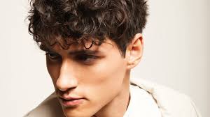 Visualizza altre idee su capelli uomo, capelli, capelli uomo taglio. Capelli Uomo I Tagli Della Primavera Estate 2022 Vanity Fair Italia