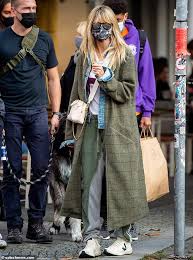 Heidi klum leads a relatively private family life when she's not on camera, but on saturday the former project runway host, making the cut star and america's got talent judge shared a rare photo. Heidi Klum Looks Cuts A Casual Figure In A Green Tweed Coat Readsector Female