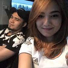 Mona syamimi kini sedang hangat diperkatakan kerana didakwa mempunyai hubungan dengan penyanyi shahir. Mona Bidas Kenyataan Shahir Beri Pendedahan Mengejutkan Iluminasi