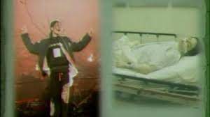 On the eve of a heralded comeback tour, a frail king of pop was addicted to prescription drugs and deeply in debt. Zwei Jahre Nach Tod Michael Jackson Gericht Zeigt Foto Vom Toten King Of Pop