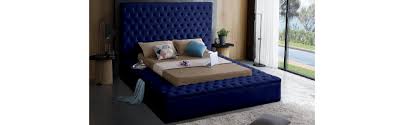Buy crushed velvet storage beds and get the best deals at the lowest prices on ebay! Amazon Com Meridian Furniture Bliss Collection Modern Contemporary Velvet Upholstered Bed With Deep Button Tufting And Storage Compartments In Rails And Footboard Black King Furniture Decor