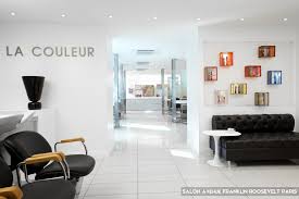 Profitez de cet instant détente sur un vrai fauteuil barbier des années 60 à saint laurent des autels ou des fauteuils flambants neufs à vallet. Salon De Coiffure Saintes Dessange