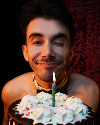 🎊🥳🎊 Happy Birthday Me! You're the coolest person I know 🎉🙌🏻🎉 • Swipe  to the end for Bday Surprise 😌❤️ #chrisvillain #birthday #chippendales  #itsmybirthday