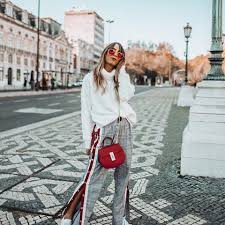 Grabbing My Sweater Cause It S Too Soft Ootd Outfit Trend Style Xmas Cozy Sweaterweather Ropa Instagram