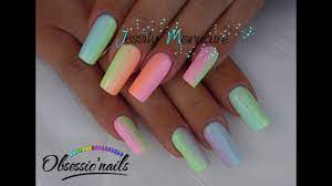 Il en va de même pour un vernis holographique créant un effet chatoyant. Ongle En Gel Ongle Arc En Ciel Astuce Pour Bien Degrader Son Gel Avec Les Produits Obsessio Nail Youtube