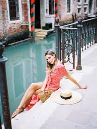 Fashion Forward Bridal Shoot In The Heart Of Venice Via Magnolia Rouge Venice Photography Venice Travel Venice