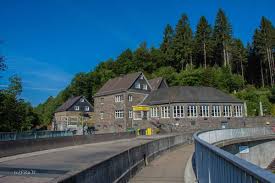 Zu den highlights beim wandern im sauerland gehört außerdem die quelle der ruhr bei. Agger Und Genkeltalsperre Bergisches Sommerwanderland Fotografische Reisen Und Wanderungen In Deutschland Wanderbloggerin