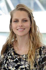 Teresa mary palmer (born 26 february 1986) is an australian actress, writer, model, and film producer. Teresa Palmer Hacksaw Ridge Photocall 73rd Venice Film Festival 9 3 2016 Celebmafia