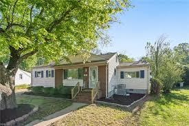 9 Terrace Cir, Newport News, VA 23605