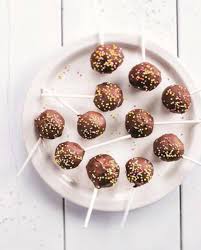 Cake Pops Aux Restes De Gateau Pour 4 Personnes Recettes Elle A Table Recette Recette Gouter Cake Pops Recette Dessert Rapide
